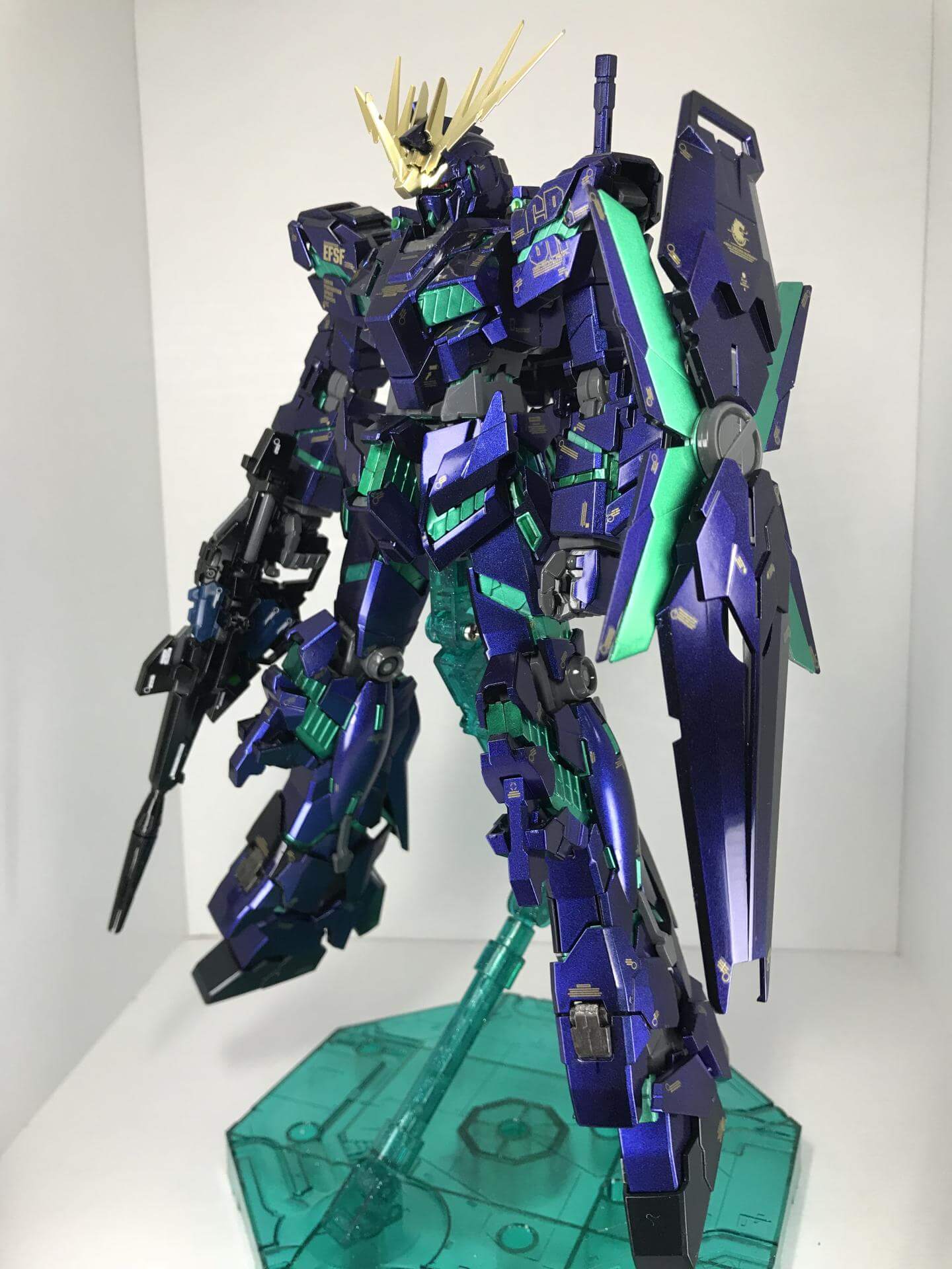 MG バンシィ ver.ka プリズム塗装と覚醒カラーリング | バンダイによる