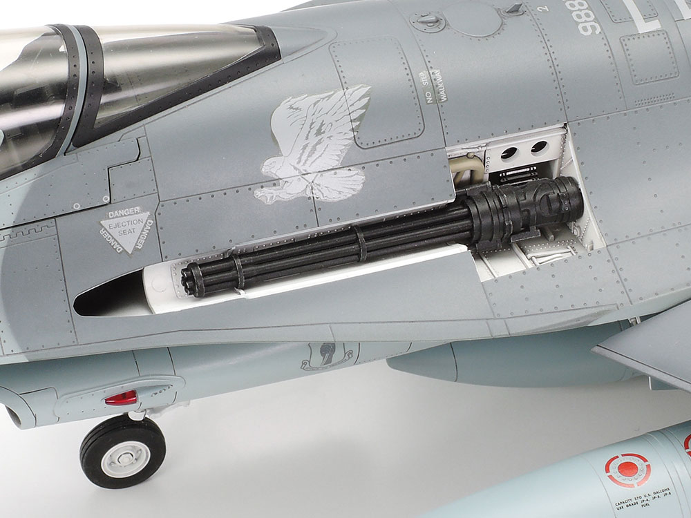タミヤ 1/32 エアークラフトシリーズ F-16CJ［ブロック50