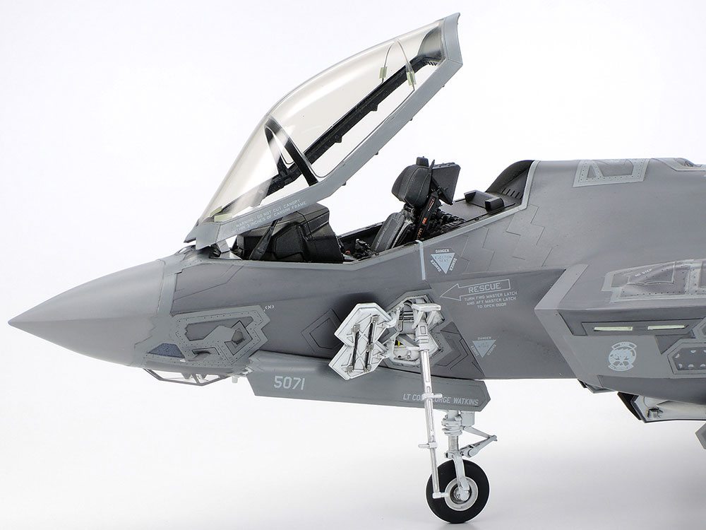 1/48 SCALE LOCKHEED MARTIN F-35A LIGHTNING II | TAMIYA