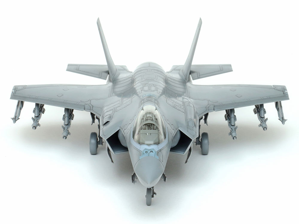 1/48 ロッキード マーチンF-35A ライトニングII キットの素組み完成品