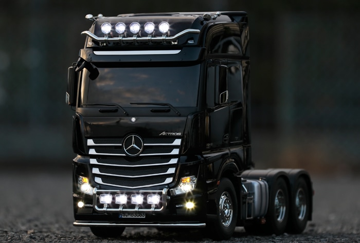 1/14 R/C Mercedes-Benz Actros 3363 6x4 GigaSpace | TAMIYA