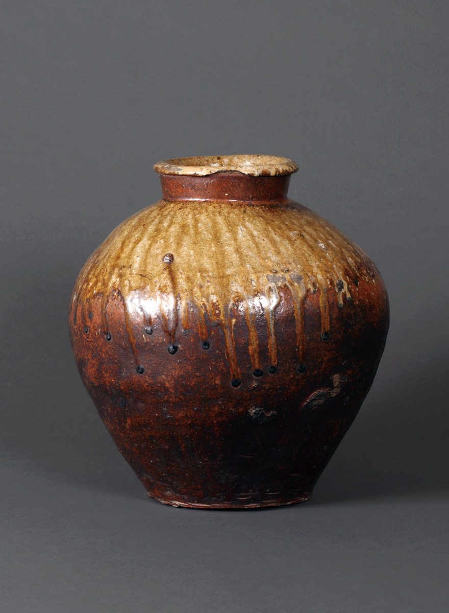 古越前 壺 手印あり by 作者不明 | Art Scenes アートシーンズ