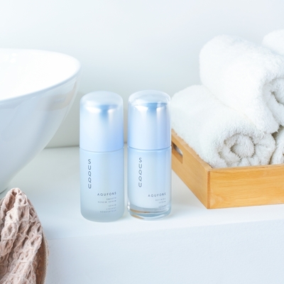 肌悩みで選べる2種の美容液で、なめらかで澄み透る艶肌にのSTAFF