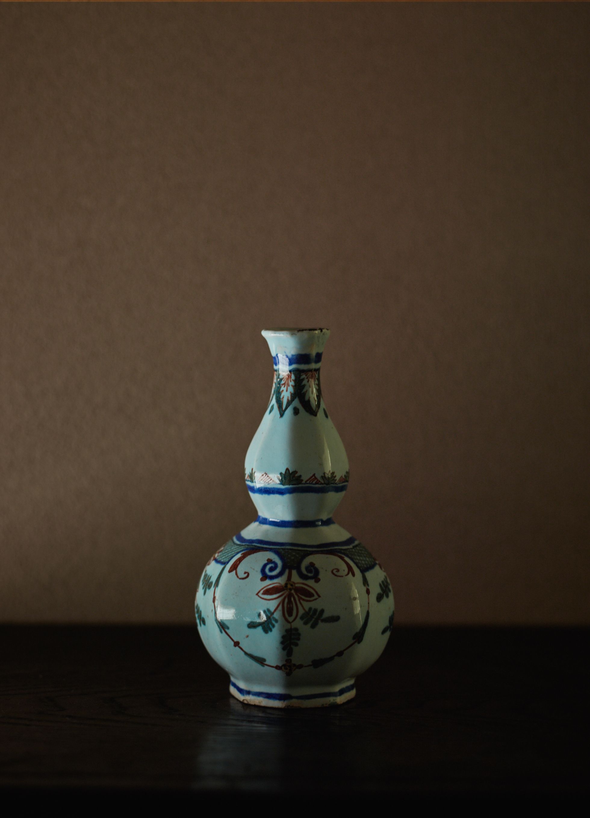 フレンチ・デルフト 色絵瓢形花文徳利 French Delft ware jug