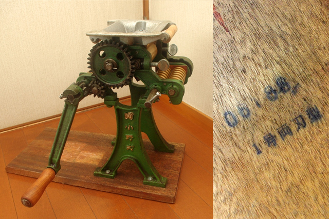 小野式製麺機の裏に書かれたナンバーの謎を解く :: デイリーポータルZ