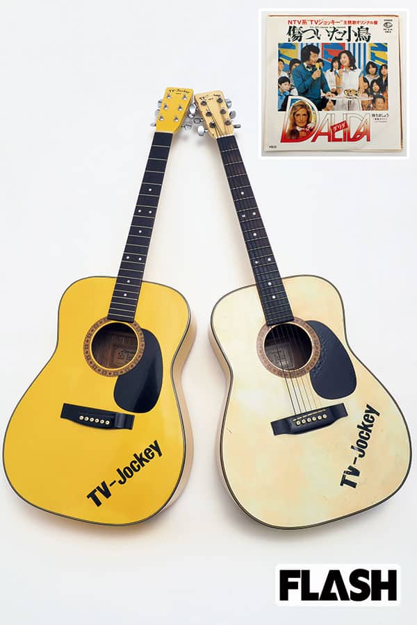 昭和郷愁館】『TVジョッキー』ゆかりの品 “白いギター” とレコード