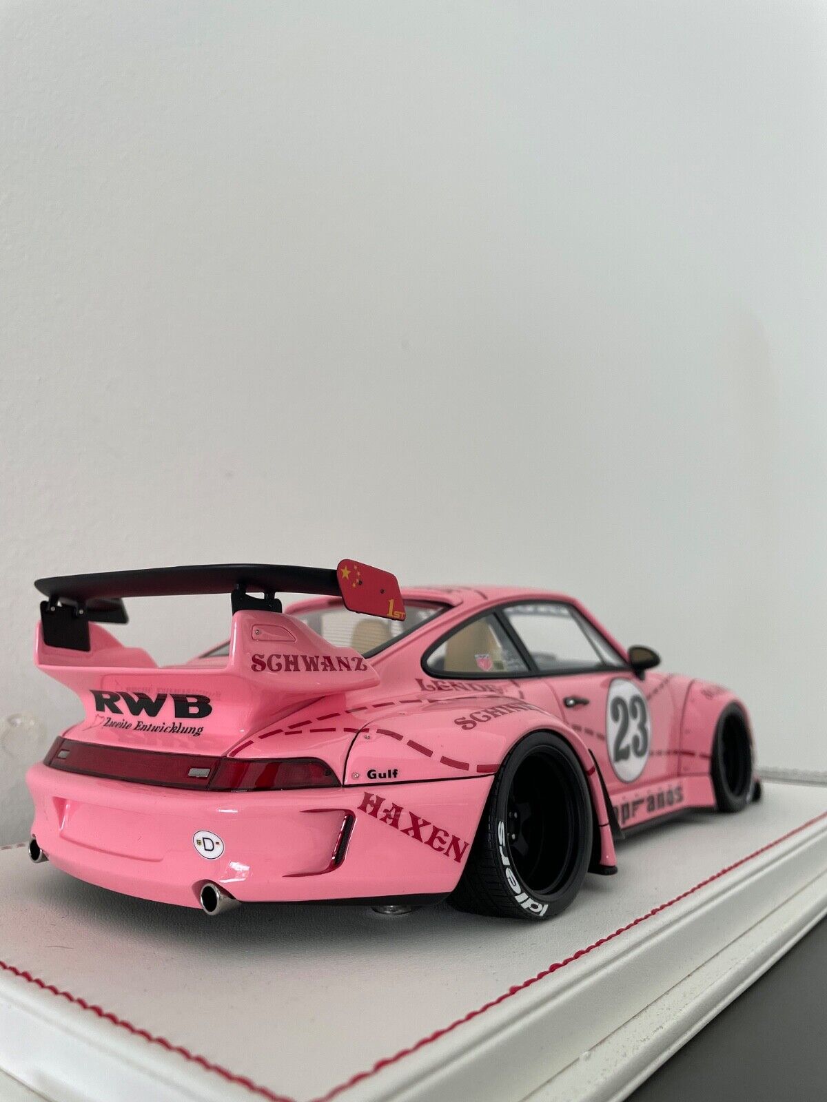イグニッションモデル 1/18 PORSCHE 993 RWB Pink Pig Ignition Model