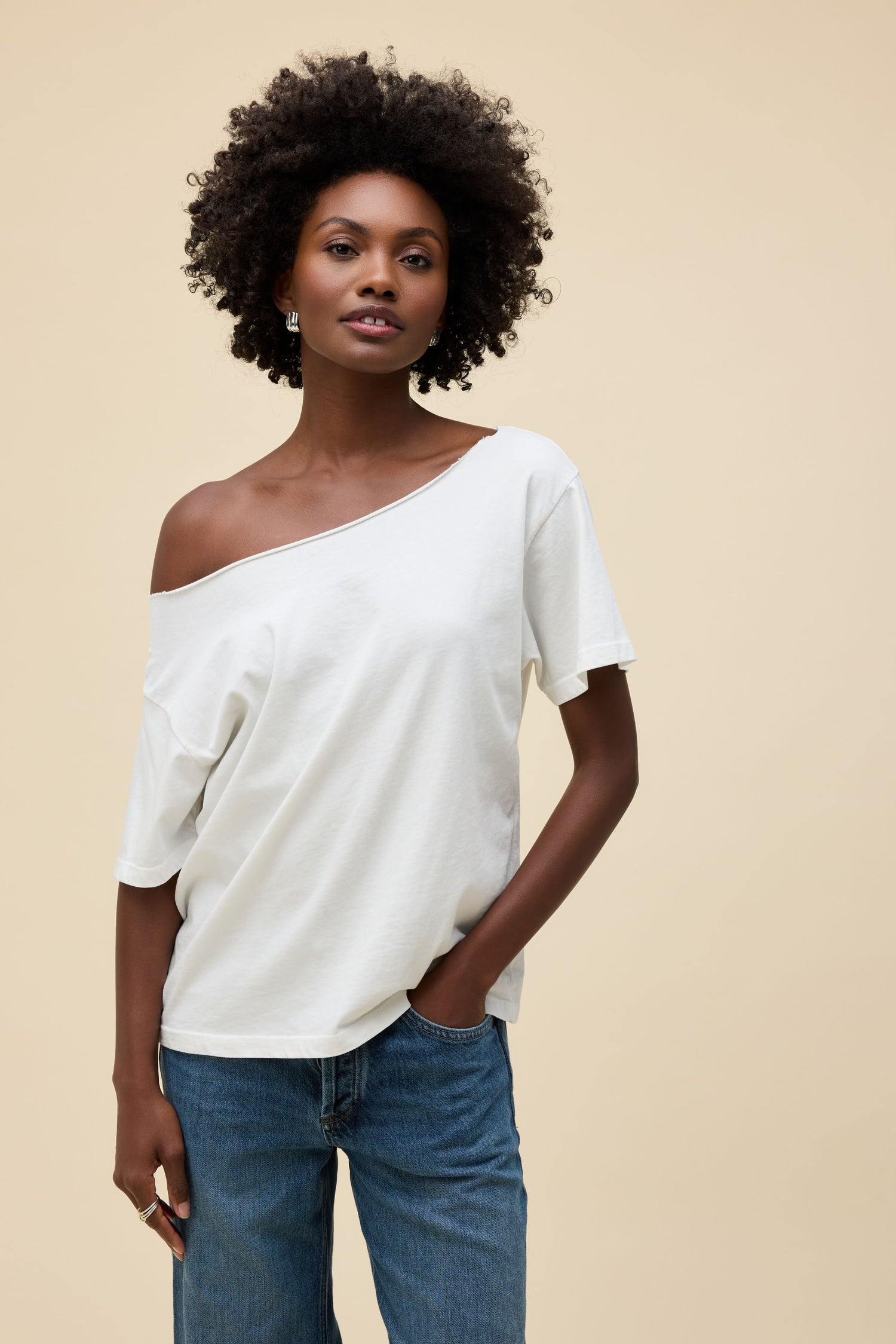 SOLID OFF-THE-SHOULDER TEE | Daydreamer