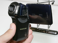 三洋電機、手ブレ補正を備えた「Xacti DMX-CG6」