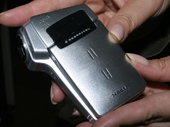 三洋電機、手ブレ補正を備えた「Xacti DMX-CG6」