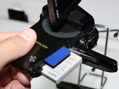 三洋電機、手ブレ補正を備えた「Xacti DMX-CG6」