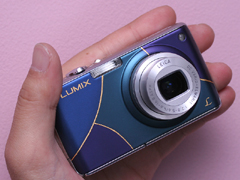 写真で見る「LUMIX DMC-FX07 限定漆モデル」