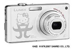 浜崎あゆみとハローキティのコラボデジカメ