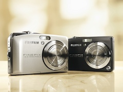 富士フイルム、手ブレ補正機能を備えた「FinePix F50fd」
