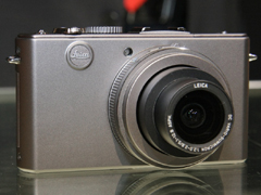 PMA09】ライカ、限定チタンカラーの「D-LUX 4」を展示