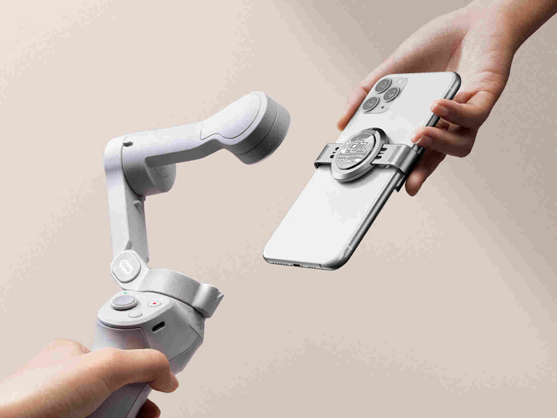 DJI、磁気式の脱着機構を採用したスマホ用スタビライザー「OM 4