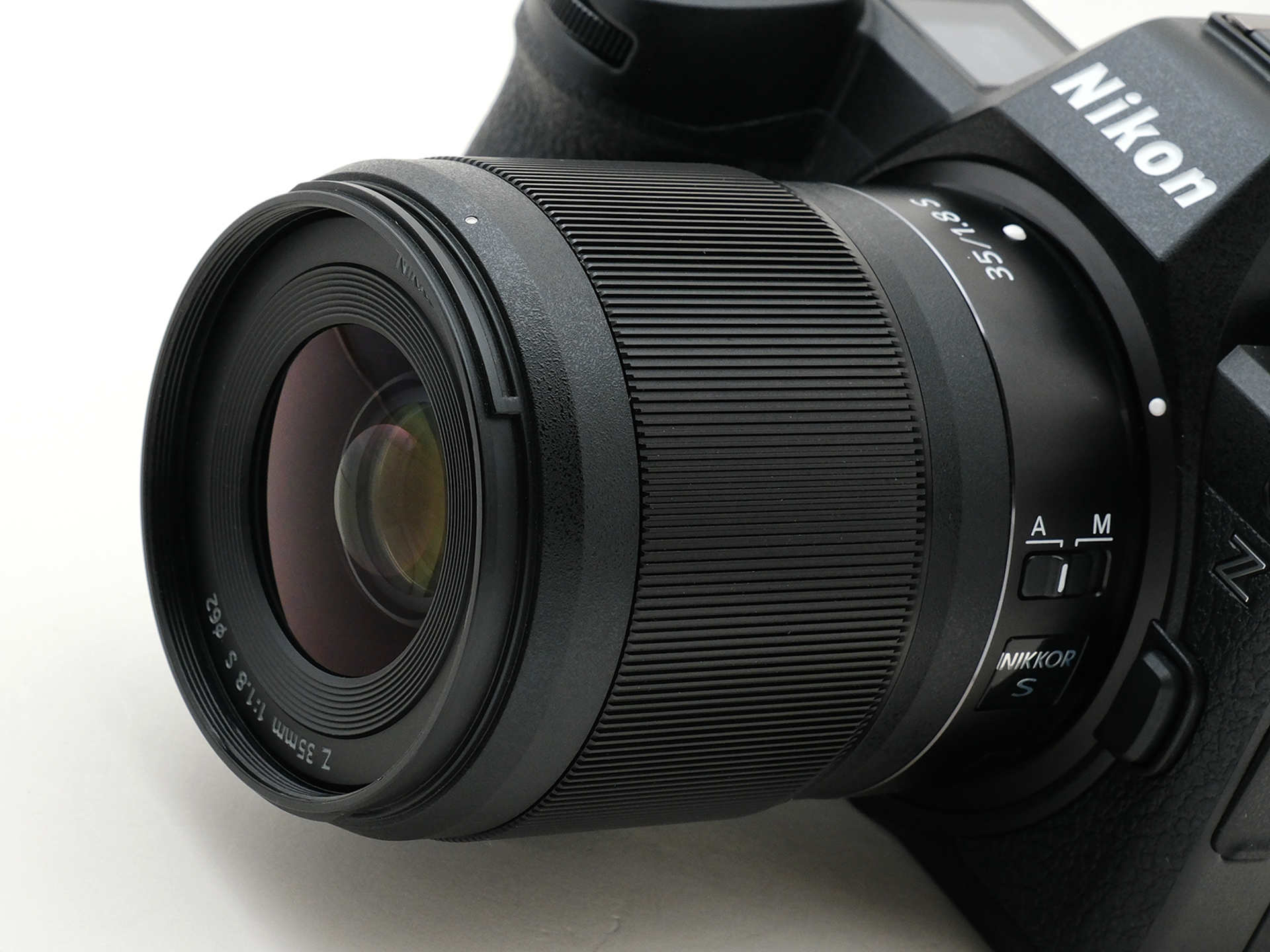 交換レンズレビュー：“小さくて軽い” 35mmAF単焦点レンズを一挙紹介