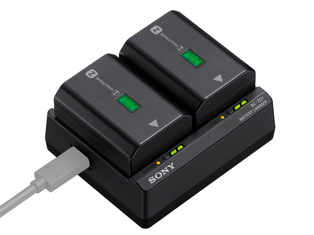 ソニー、「NP-FZ100」を2個同時に急速充電するバッテリーチャージャー