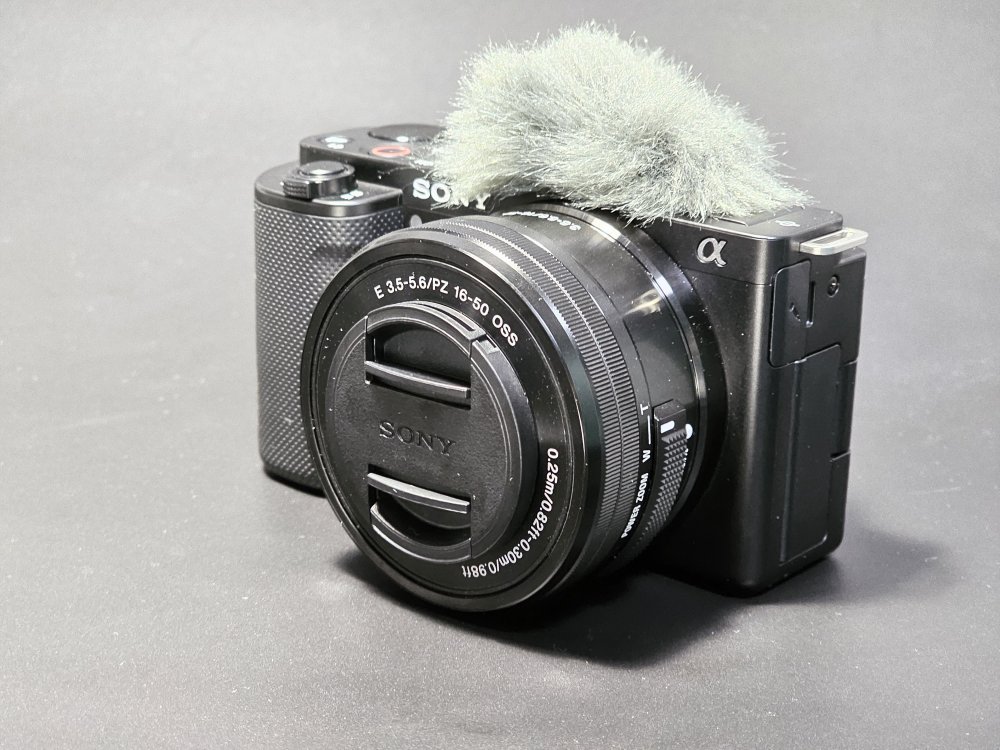 ソニーのVLOGCAM ZV-E10とマクロレンズのSEL30MをYouTubeとブログの