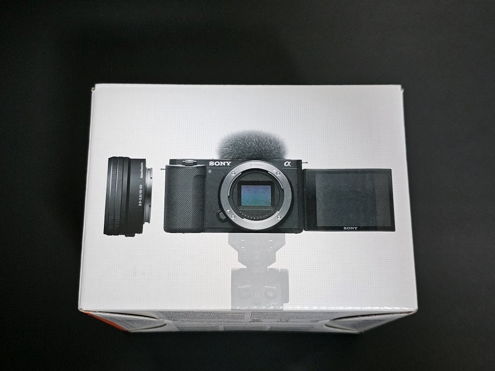 ソニーのVLOGCAM ZV-E10とマクロレンズのSEL30MをYouTubeとブログの