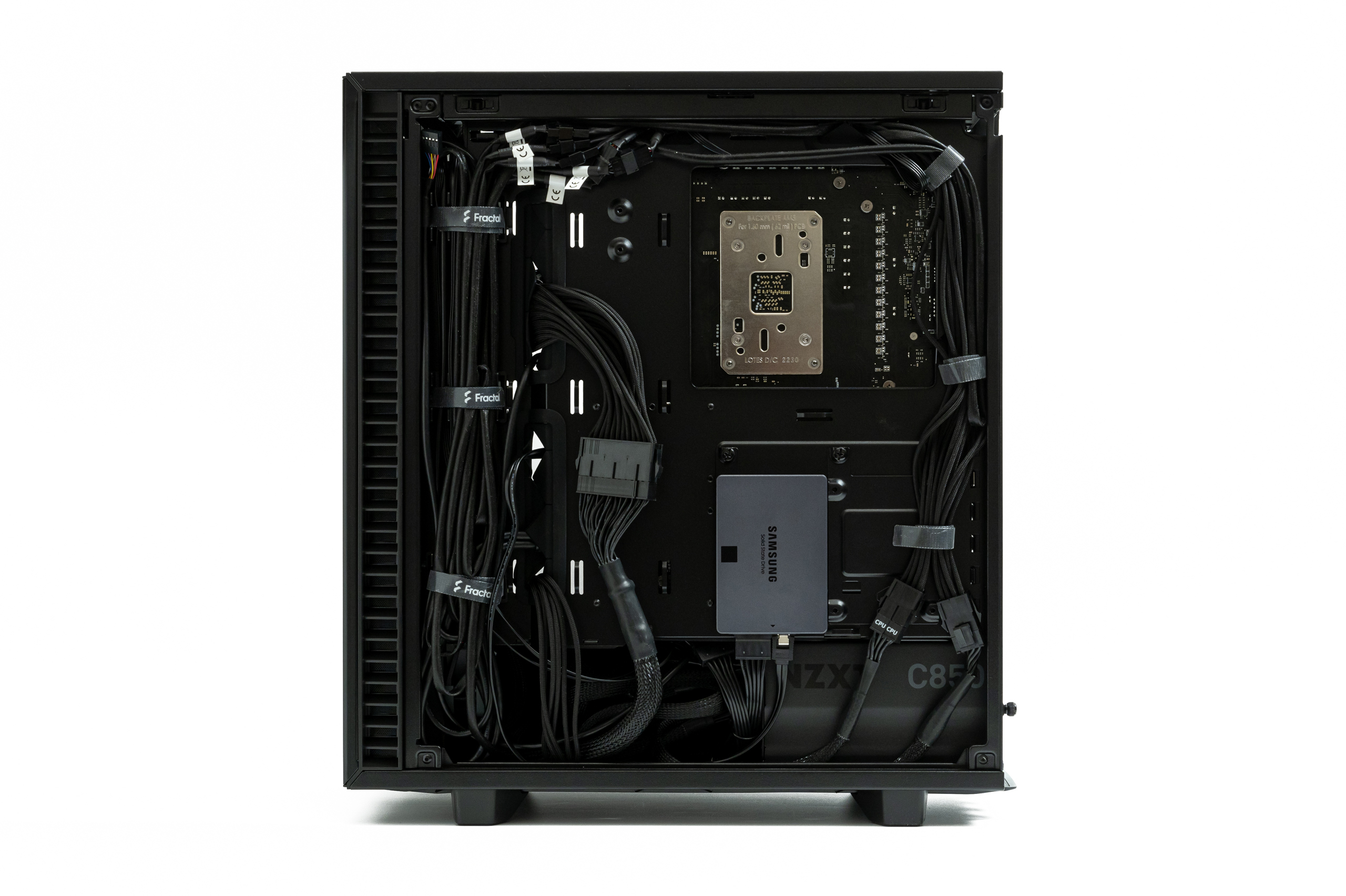 光らないパーツだけで自作PCを組んでみたら想像以上にカッコよかった