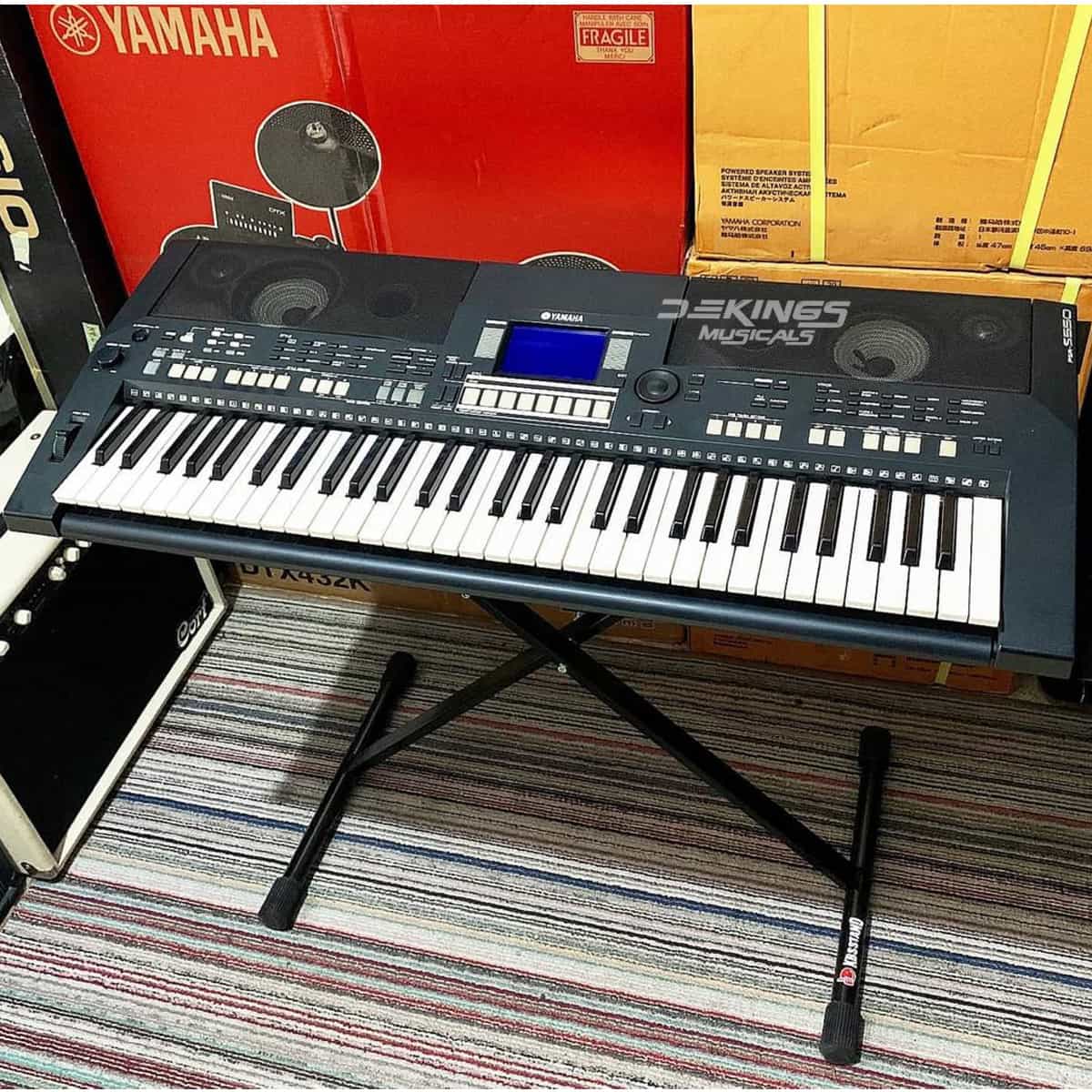 Neatly Used PSR S550 Yamaha Keyboard - Dekings Musicals