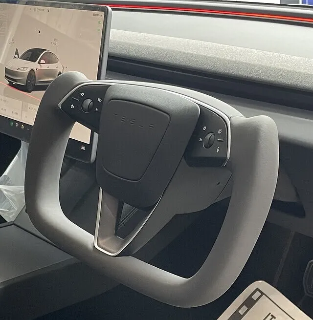 横浜市 テスラ モデル3 ハイランド TBR ヨークステアリング取付