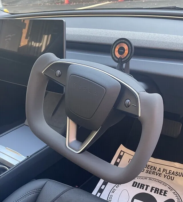 横浜市 テスラ モデル3 ハイランド TBR製 ヨークステアリング取付