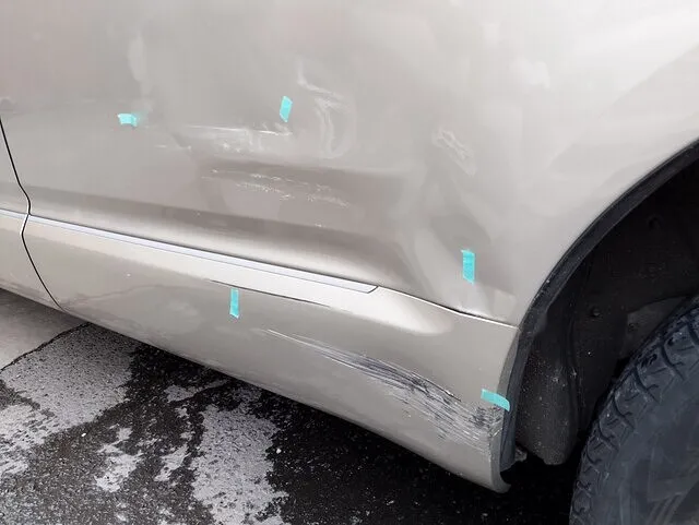 デリカD:5 左スライドドアは本当に交換が必要？板金で対応した修理実例」