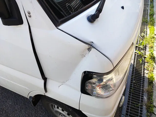 フロントフェンダー・フロントバンパー 鈑金塗装 三菱 ミニキャブ 軽