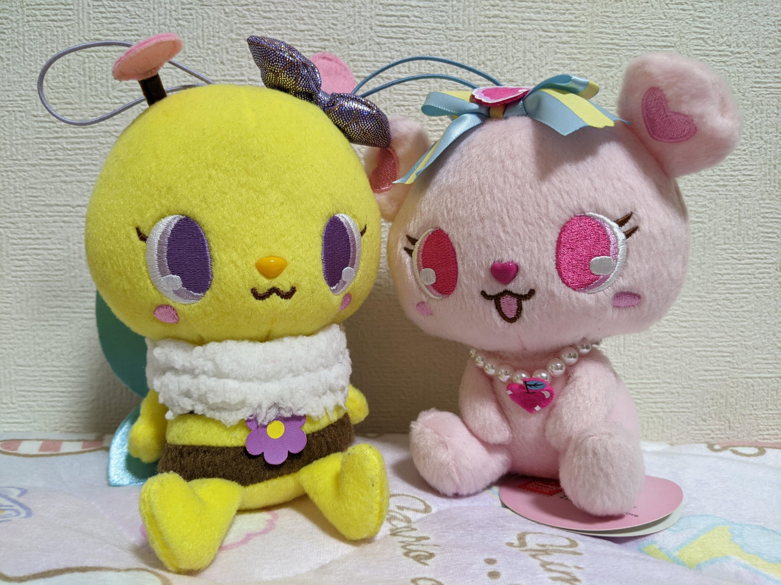 ジュエルペットのみんなでお座りしている「ジュエルペット みんなでお