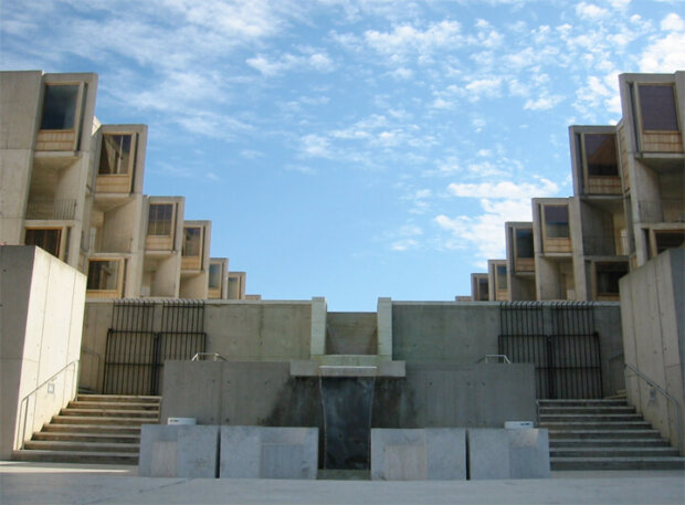 建築家のルイス・カーンの建築作品7選。代表作のソーク研究所や