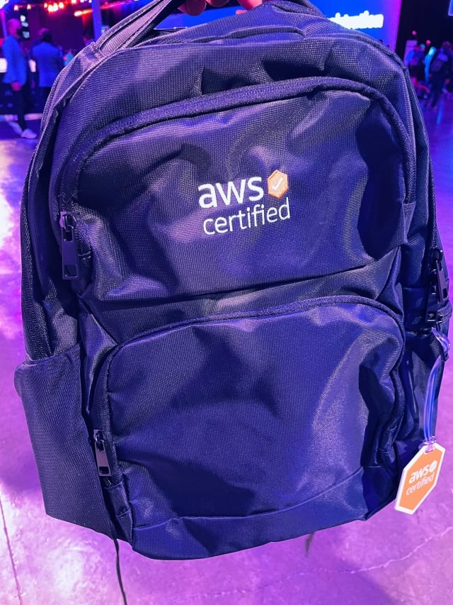 現地レポート] 現地でゲットできるSWAGまとめ [随時更新] #reinvent