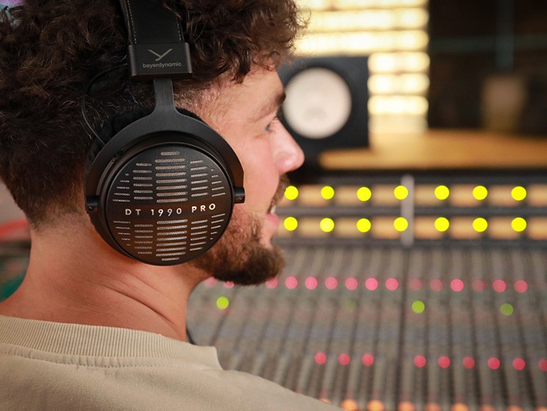 DT 1990 PRO MKII: Premium Tesla studio headphones I beyerdynamic