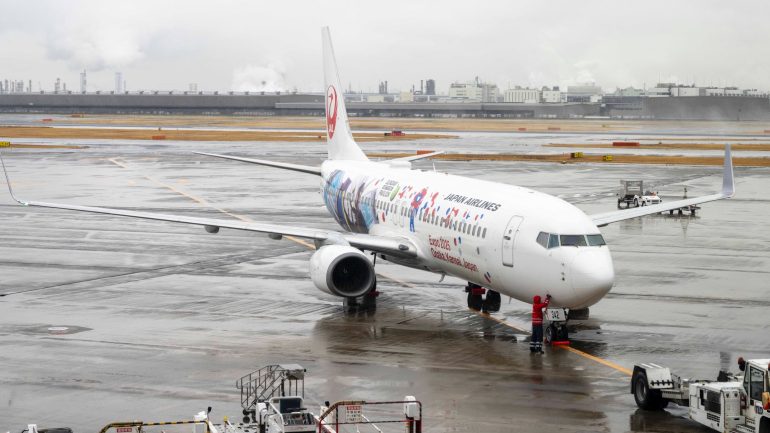 大阪・関西万博の開催に向けてRX-78F00/E ガンダムとミャクミャクの