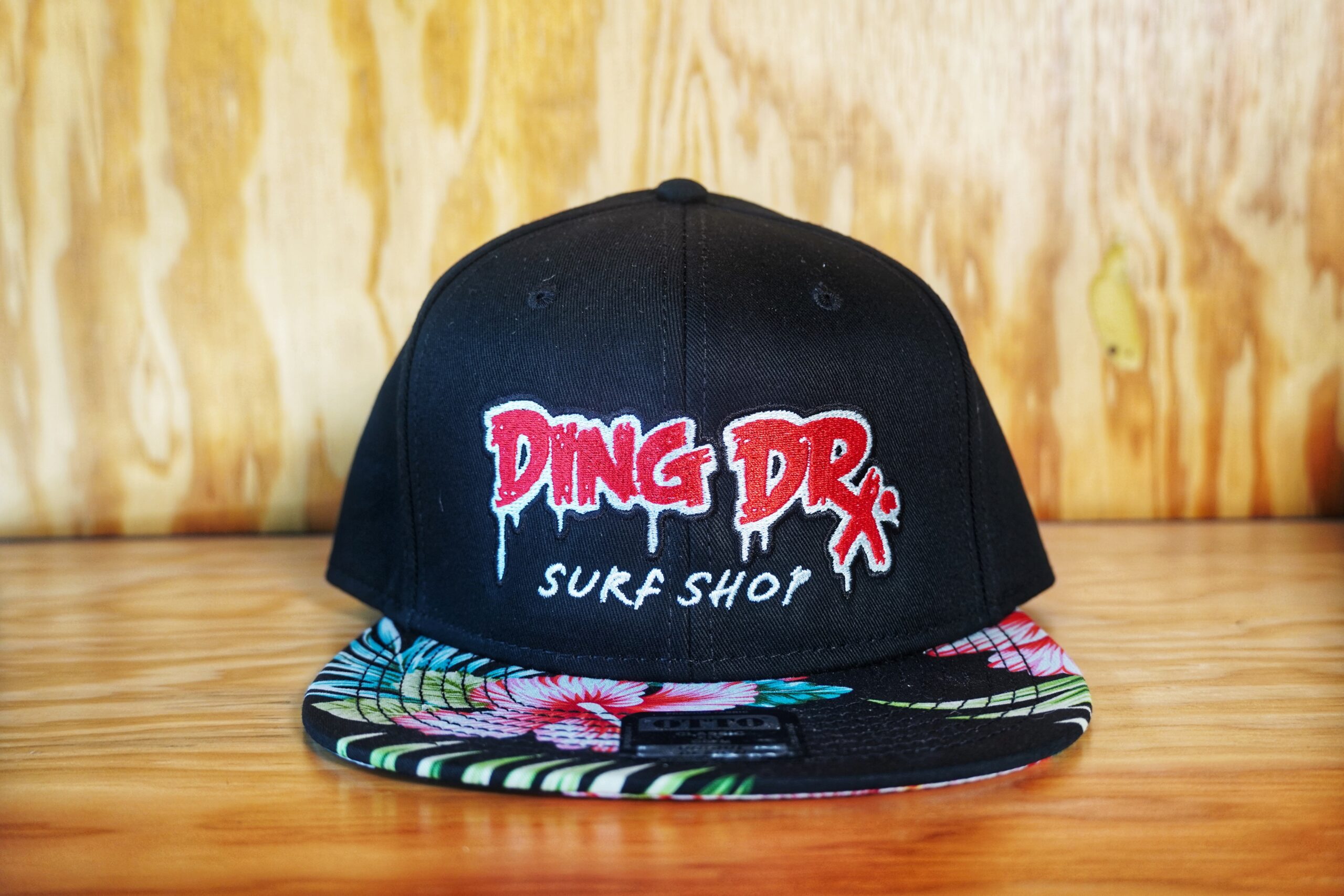Ding Drx Surf Shop Flat Bill Classic Snapback Hat/Floral & Black