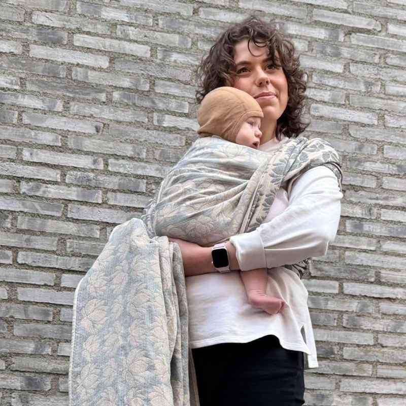 軽やかさと安心感を兼ね備えたベビーラップ｜ロト・セレーノ