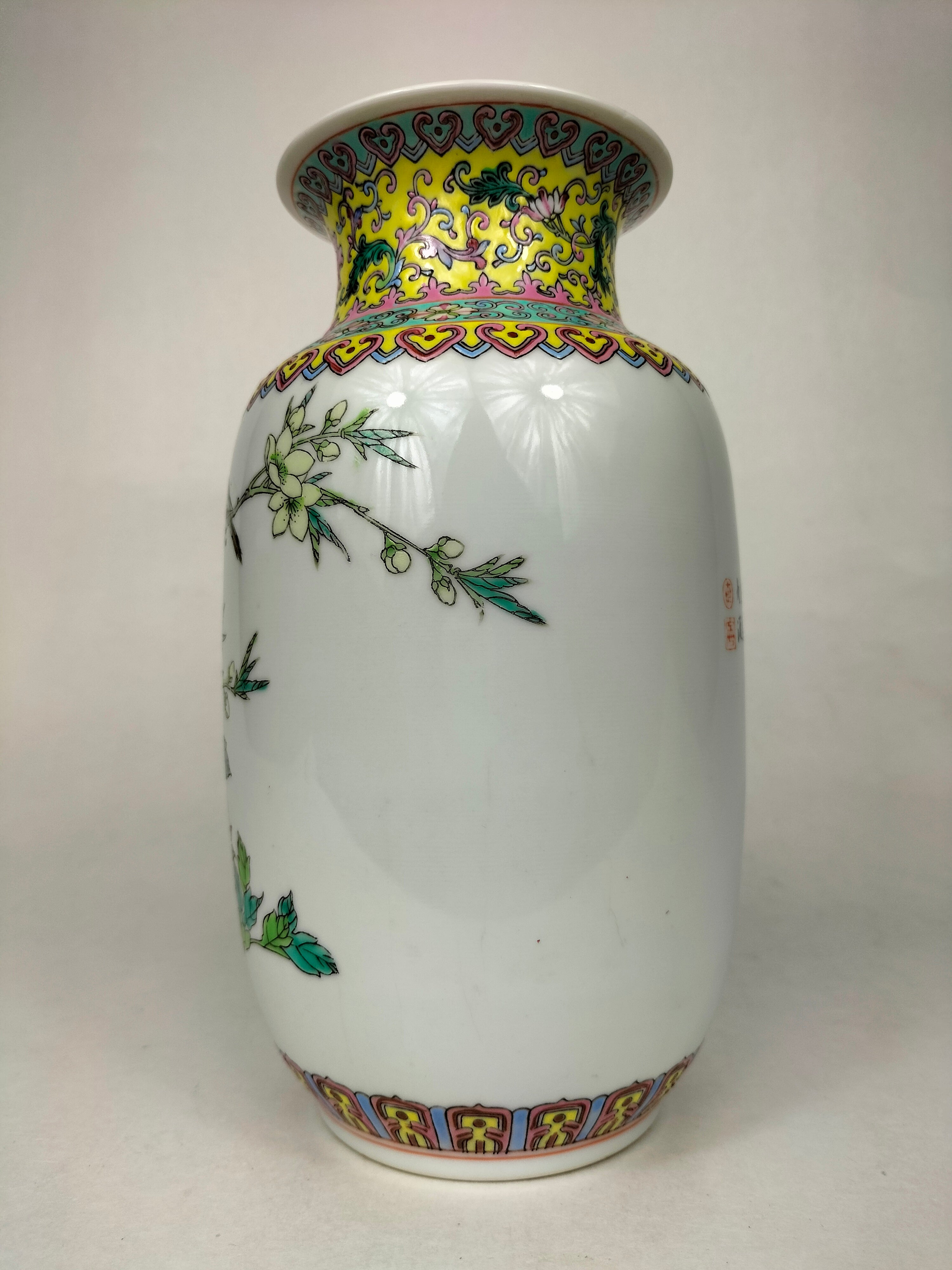 中国粉彩花鸟花瓶// 景德镇- 乾隆标记- 20 世纪– Diddenantiques