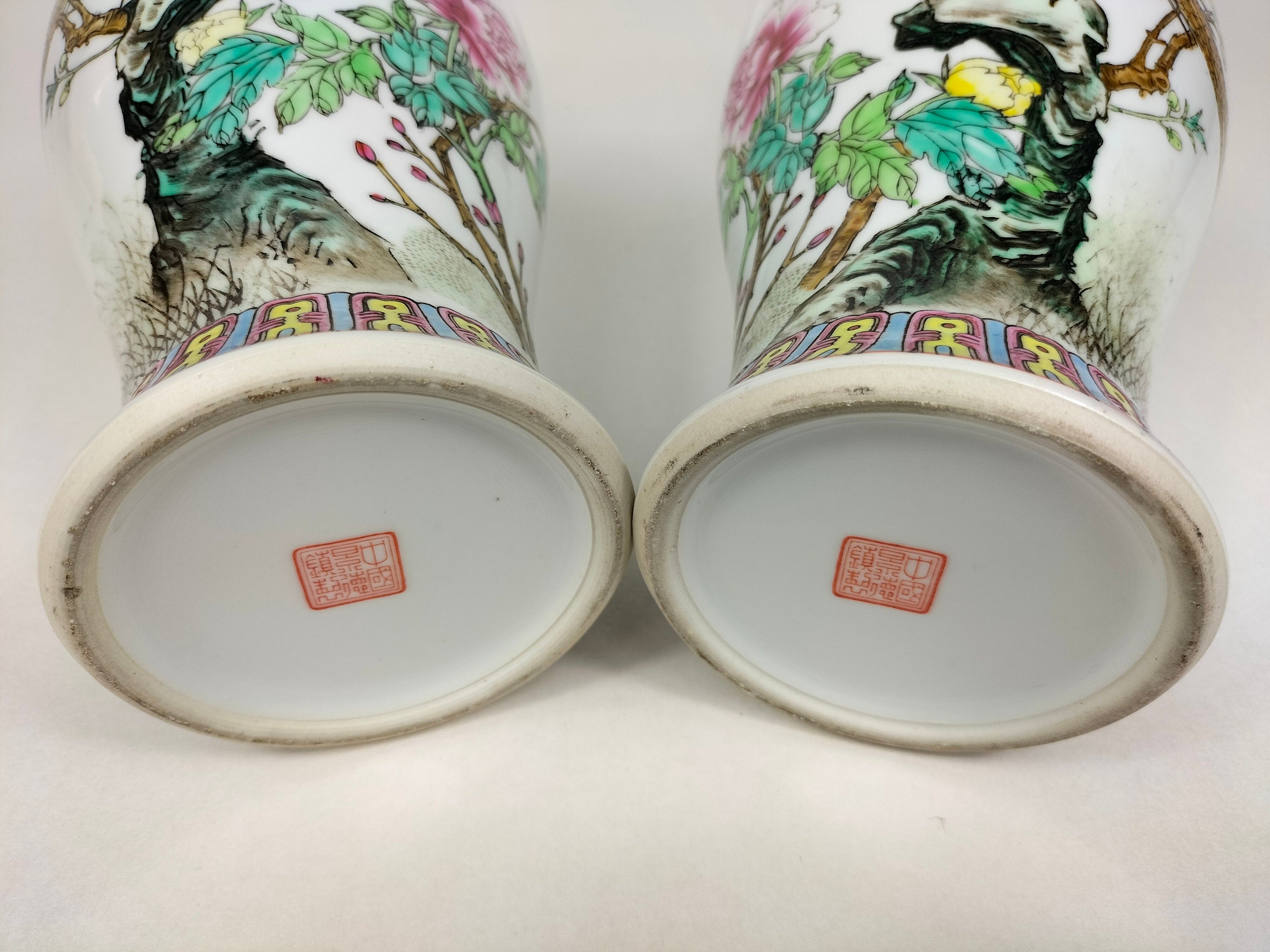 一对装饰花鸟的中国粉彩花瓶// 景德镇- 20 世纪– Diddenantiques