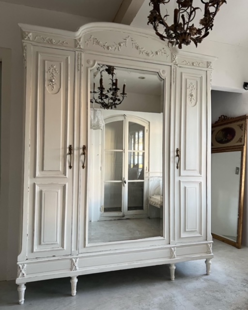 バラとリボンモチーフワードローブ | フランスアンティークショップ