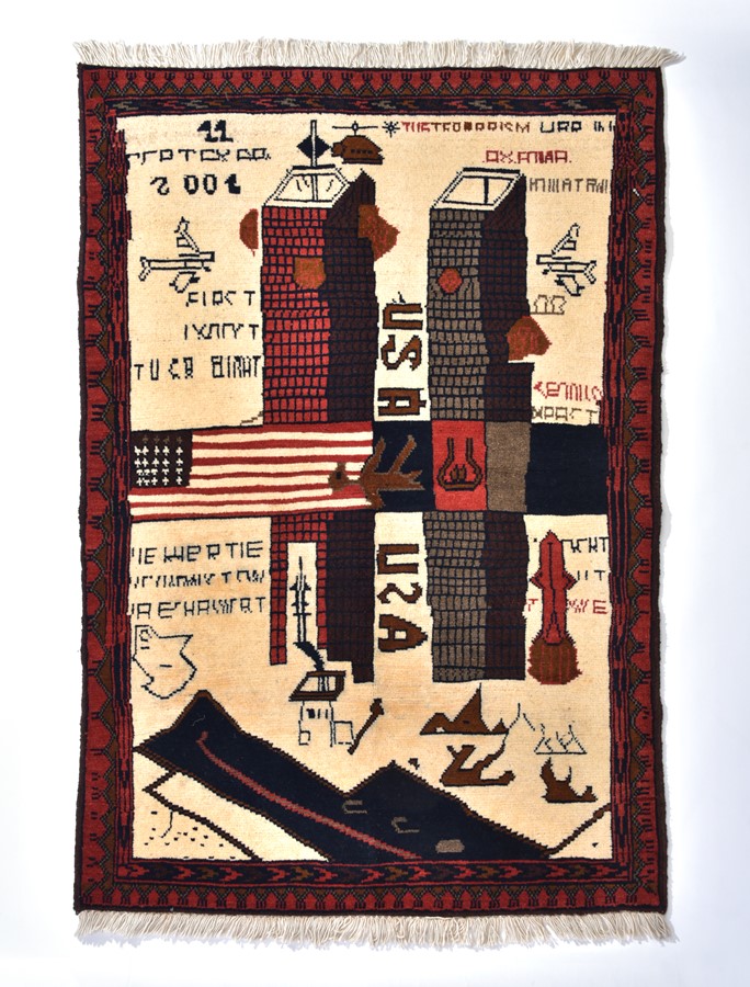 戦争批判」を意味する過激な柄にノックアウト。アフガニスタン製のWAR