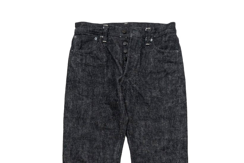 EIGHT'G」より“漆黒の男