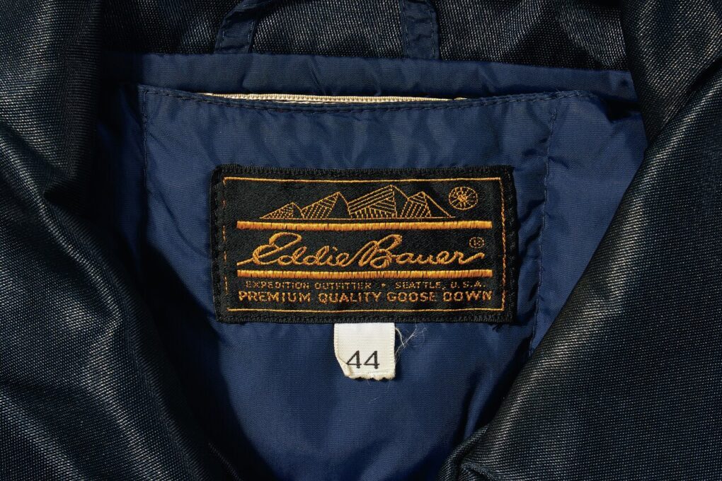 これであなたも目利き！ エディー・バウアーの年代別タグの見分け方を