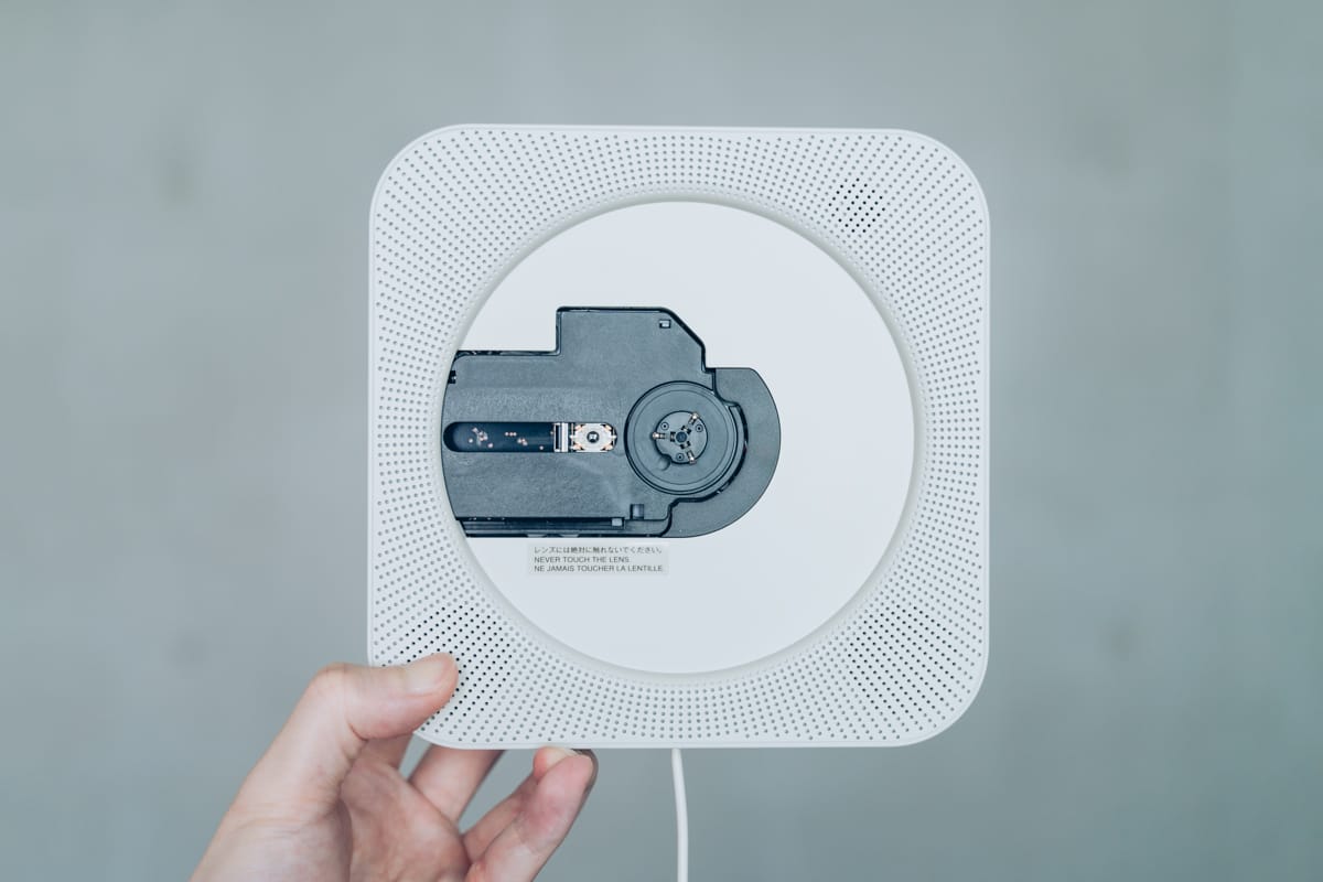 無印良品の傑作「壁掛式CDプレーヤー」を導入した話。家に眠っているCD