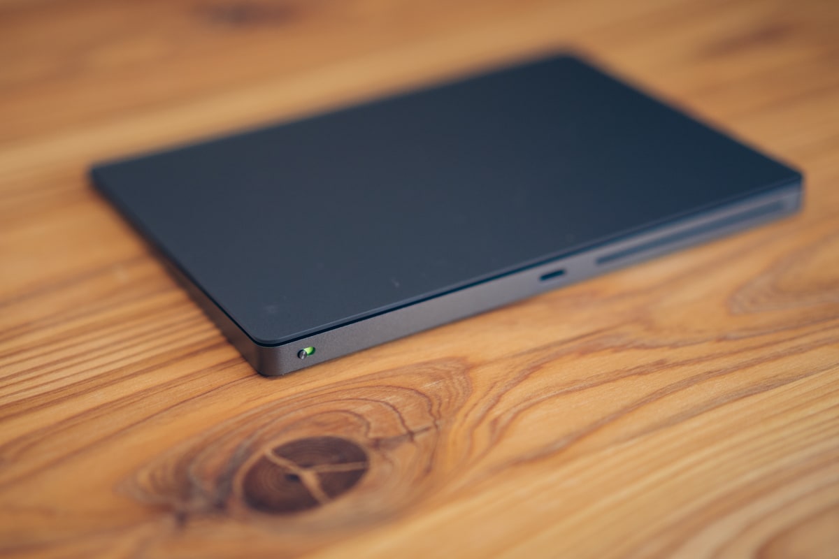 Magic Trackpad 2（スペースグレー）レビュー！MacBookをクラムシェル