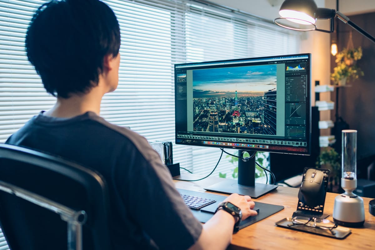 4辺フレームレスのミニマル4K27インチモニター！DELL U2720QMレビュー