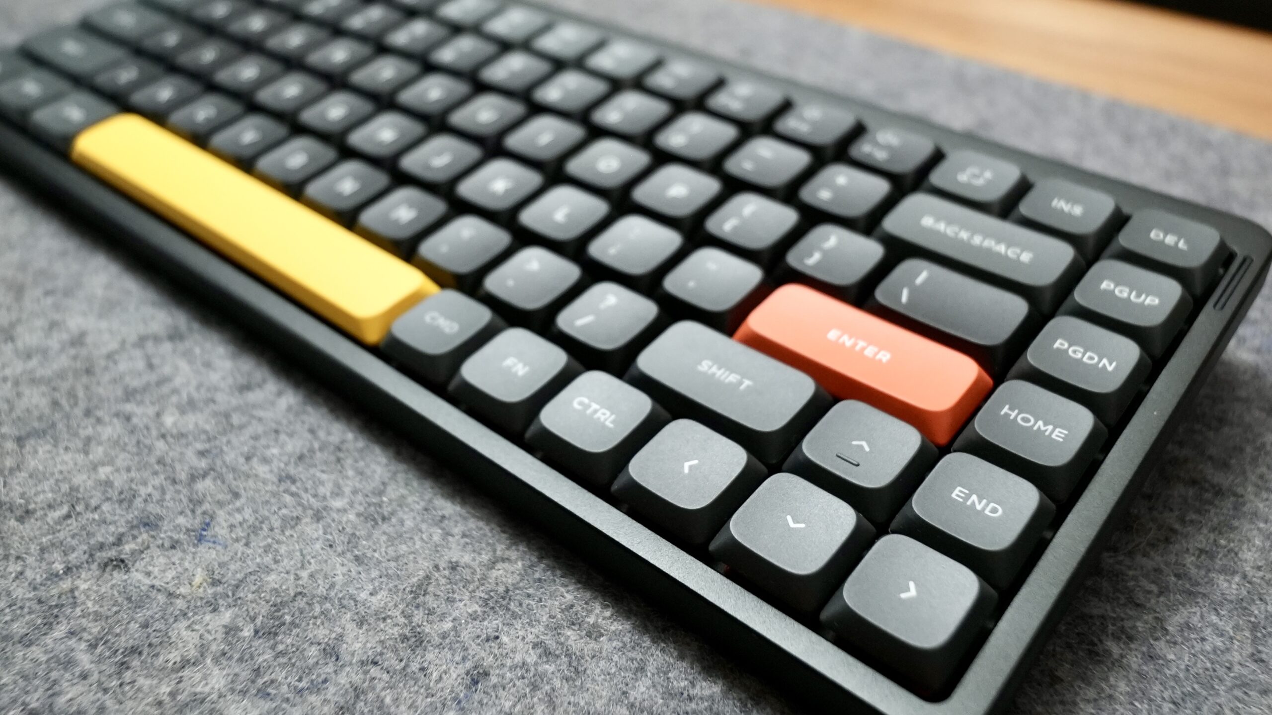 最高のデザインと打鍵感を兼ねたキーボード【Nuphy Air75 V2】レビュー