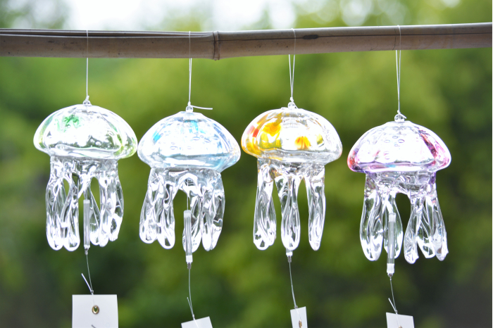 京都水族館】21種130個の手作りのクラゲ風鈴が涼やかに奏でる 夏限定