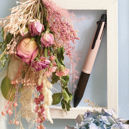 ウイスキーを熟成した樽材をペン軸に再利用「ピュアモルト」シリーズ