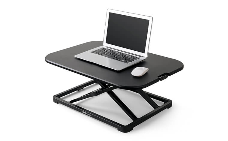 DMM.make 卓上昇降デスク - ワークスタイル改革で飛躍したパフォーマンスを